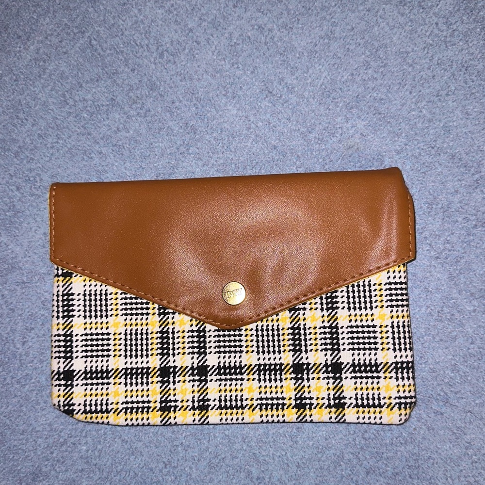 This is a makeup bag from ipsy.